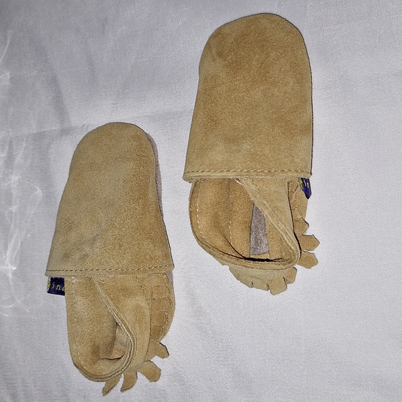 👶 Baby suede leather moccasins.  Size 0-6 months. Tan. Inch Blue. - Picture 6 of 10